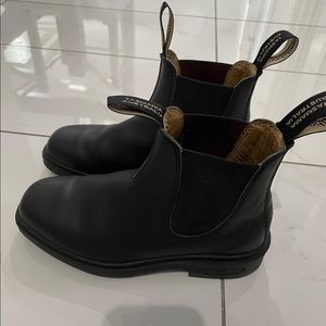*SOLD* Chisel-toe Blundstones Size 7US